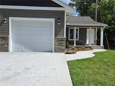 /international/us/820-carolina-street-neodesha-ks-110104441369/