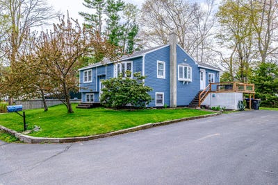 /international/us/4-willow-avenue-old-orchard-beach-me-110107401686/