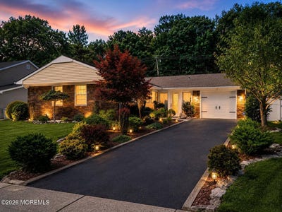/international/us/11-inwood-place-aberdeen-nj-110108690489/
