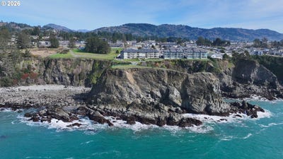 /international/us/1307-moore-st-brookings-or-110106242717/