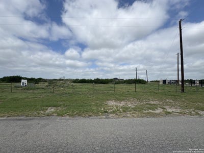 /international/us/21-legend-hills-uvalde-tx-110081761733/