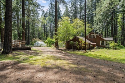 /international/us/27562-redwood-highway-cave-junction-or-110107687664/