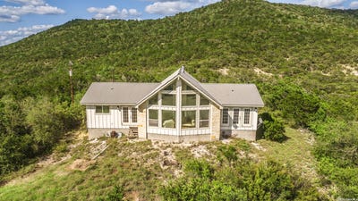 /international/us/992-bunk-road-utopia-tx-110120691908/