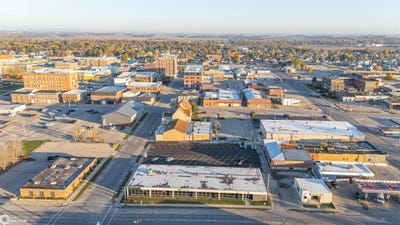 /international/us/204-e-linn-street-unit-d-marshalltown-ia-110103595396/
