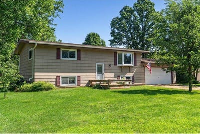 /international/us/403-walnut-drive-woodville-wi-110100689998/