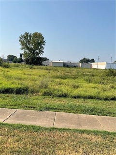 /international/us/lot-29-e-c-st-russellville-ar-110101464169/