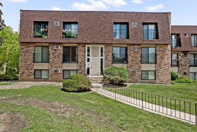 /international/us/170-s-waters-edge-drive-s-glendale-heights-il-110108741100/