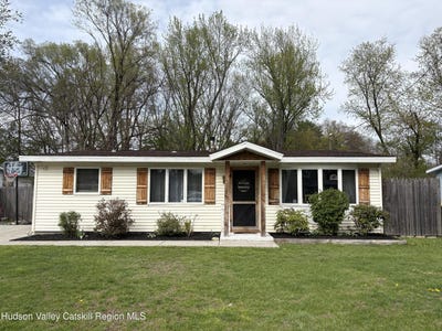 /international/us/43-country-club-drive-mt-marion-ny-110107433173/