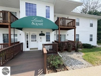 /international/us/1011-e-lincoln-street-east-tawas-mi-110108252757/
