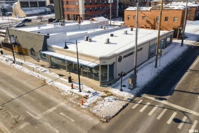 /international/us/300-s-illinois-avenue-carbondale-il-110107156604/