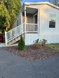 /international/us/12-bluebird-terrace-south-glens-falls-ny-110120529375/