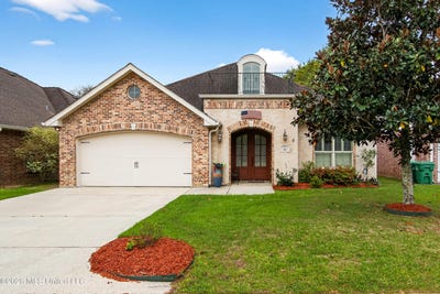 /international/us/210-fairway-villa-diamondhead-ms-110106849186/