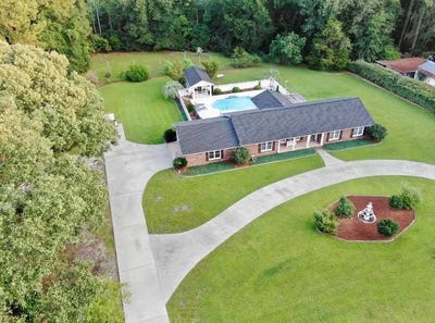 /international/us/164-1st-rd-hazlehurst-ga-110097865582/
