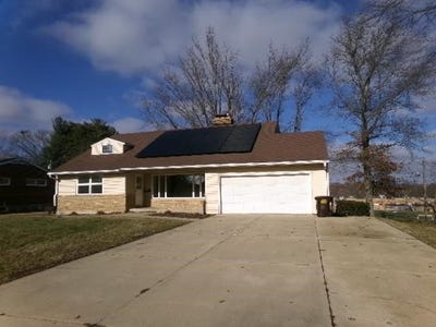 /international/us/1435-bolkinwood-drive-freeport-il-110104599790/