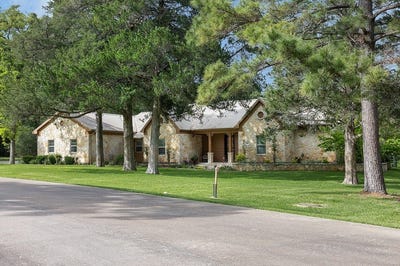 /international/us/404-saint-andrews-drive-new-ulm-tx-110107890600/