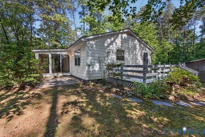 /international/us/15427-hopeful-church-road-louisa-va-110108499783/