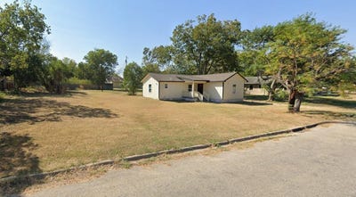 /international/us/904-e-austin-st-luling-tx-110108441327/