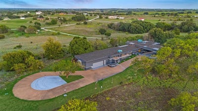 /international/us/409-indian-creek-drive-comanche-tx-110100881755/