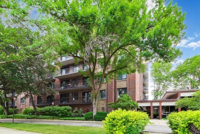 /international/us/9558-gross-point-road-skokie-il-110108733760/