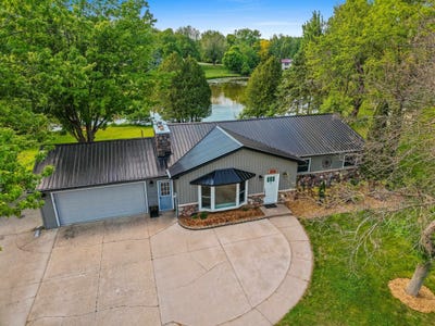 /international/us/201-lakeside-drive-clintonville-wi-110108474835/