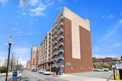 /international/us/106-n-water-street-wilmington-nc-110106147475/