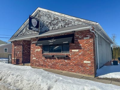 /international/us/1940-highland-ave-fall-river-ma-110106725745/