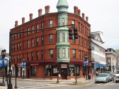 /international/us/3-forest-medford-ma-110106568486/