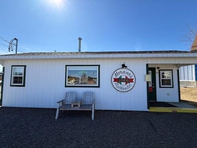 /international/us/53-pleasant-street-lubec-me-110107400629/