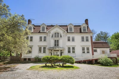 /international/us/26-shady-lane-greenwich-ct-110099242305/