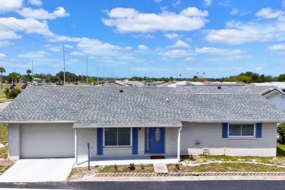 /international/us/702-huxley-place-sun-city-center-fl-110107397530/