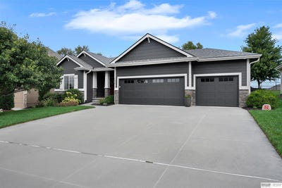 /international/us/19912-maple-street-gretna-ne-110110240362/