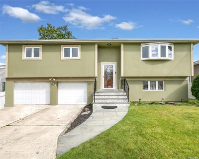 /international/us/584-yale-street-oceanside-ny-110096107690/