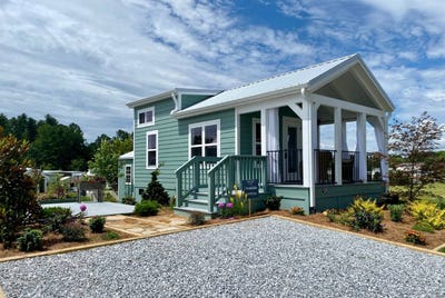 /international/us/126-misty-knoll-way-flat-rock-nc-110100986152/