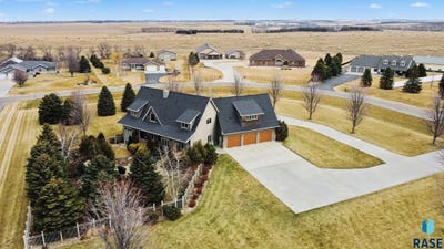 /international/us/2423-s-serenity-dr-watertown-sd-110106946545/