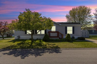 /international/us/13735-shamrock-lane-cedar-springs-mi-110108194063/