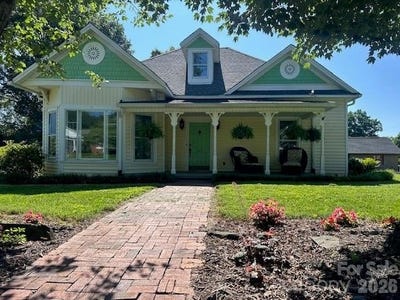/international/us/743-s-college-avenue-newton-nc-110100412650/