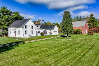 /international/us/338-western-avenue-hampden-me-110103033240/