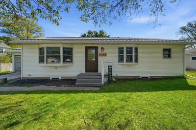 /international/us/1416-hillcrest-drive-waverly-ia-110107875478/