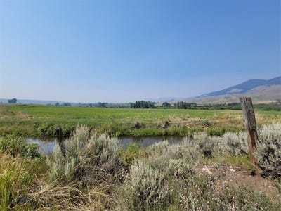 /international/us/2a-school-house-meadow-helmville-mt-110106440762/