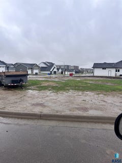 /international/us/6013-w-mckinley-cir-sioux-falls-sd-110098987136/