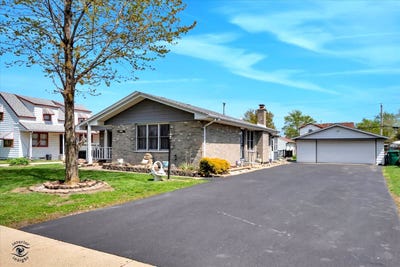 /international/us/8001-lockwood-avenue-s-burbank-il-110108196545/