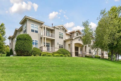/international/us/1256-county-road-d-e-101-maplewood-mn-110109037028/