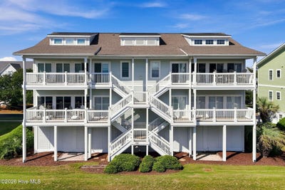 /international/us/76-foxfire-trace-caswell-beach-nc-110109978590/