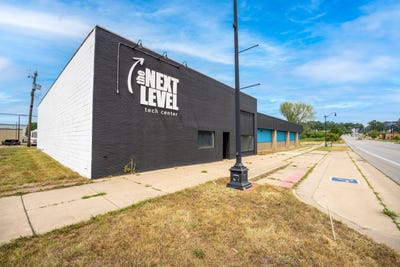 /international/us/315-323-e-main-street-benton-harbor-mi-110101430141/