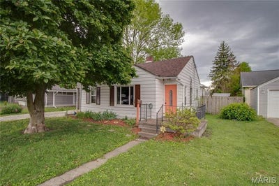 /international/us/304-harrison-street-jerseyville-il-110107797263/