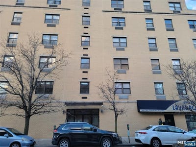 /international/us/2401-bergenline-avenue-union-city-nj-110108640397/