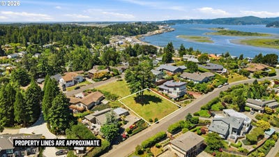 /international/us/telegraph-dr-coosbay-or-110108608434/