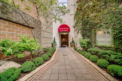/international/us/40-e-9th-street-chicago-il-110110367568/