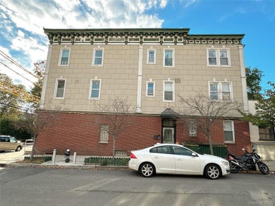 /international/us/15-46-125th-street-college-point-ny-110120653558/