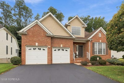 /international/us/405-edinburgh-place-marlboro-nj-110110319401/